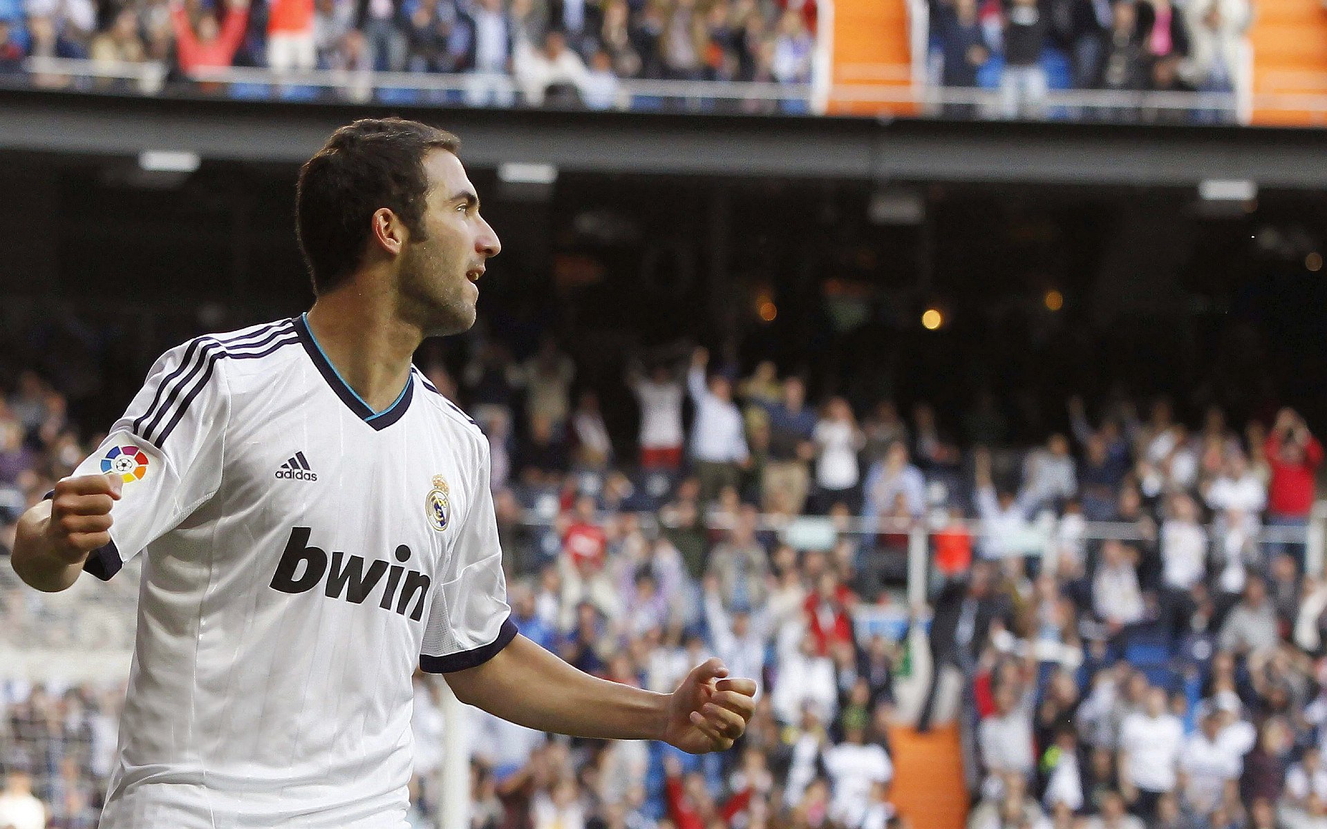 CBA主场氛围热烈 球迷积极支持